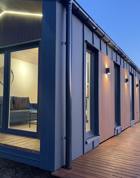 Zamieszkaj blisko natury w wygodnym domku mobilnym.